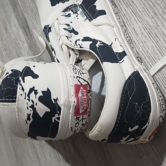 Vans White Sneakers with Black Map Design - Picture 4 of 5